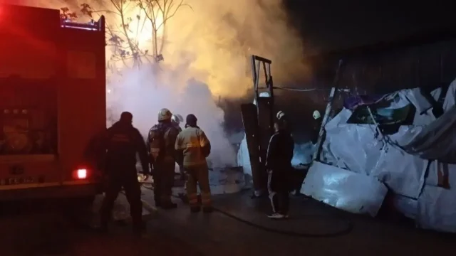 Bursa'da barakada çıkan yangında 1 kişi dumandan etkilendi