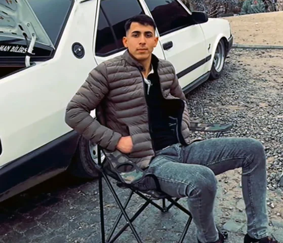 Adana'da 19 Yaşındaki Genç Sokak Ortasında Ölü Bulundu