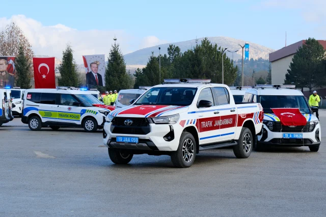 Çorum'da polis ve jandarmaya tahsis edilen 123 yeni araç törenle hizmete alındı