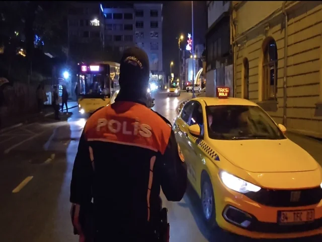 Kadıköy'de Huzur İstanbul denetimi helikopter destekli yapıldı