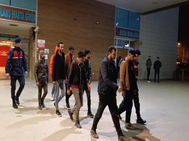 Bursa'da kaçak göçmen operasyonu: İnegöl'de 8 kişi yakalandı