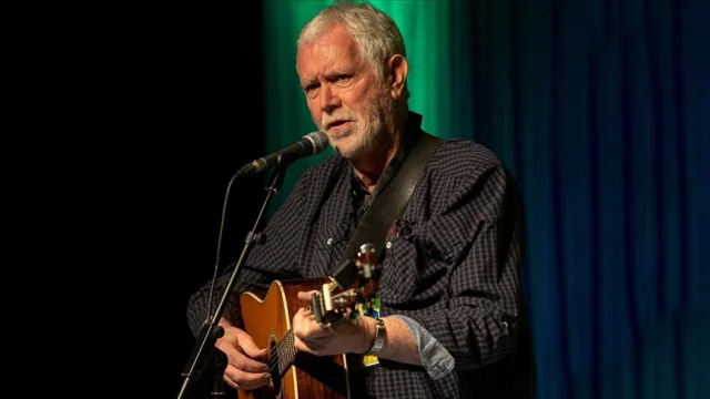 1994 Eurovision'un birincisi McGettigan da İsrail'in yarışmaya katılmasına tepki olarak ödülünü iade edecek