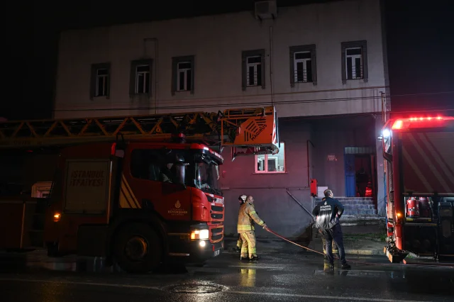 Arnavutköy'de fabrikada çıkan yangında 3 kişi yaralandı