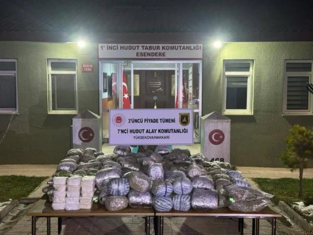 Hakkari Hudut Hattında 259 Kiloya Yakın Uyuşturucu Ele Geçirildi