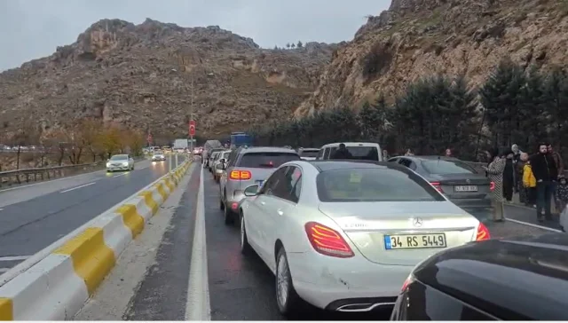 Mardin'de Otobüse Çarpan Otomobil Alev Aldı