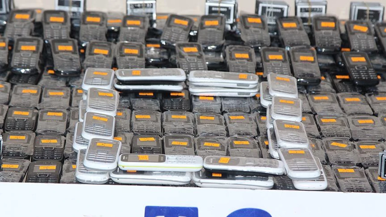 Osmaniye'de yolcu otobüsünde 277 kaçak cep telefonu ele geçirildi