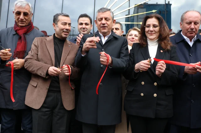 Özgür Özel Kayseri'de konuştu: CHP baba ocağıdır