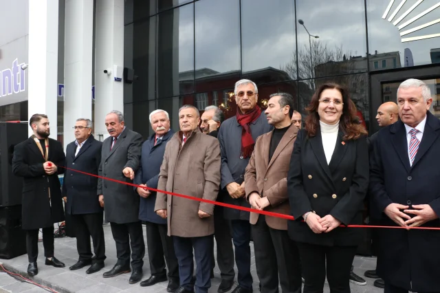 Özgür Özel Kayseri'de konuştu: CHP baba ocağıdır