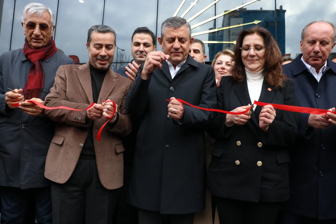 Özgür Özel Kayseri'de konuştu: CHP baba ocağıdır