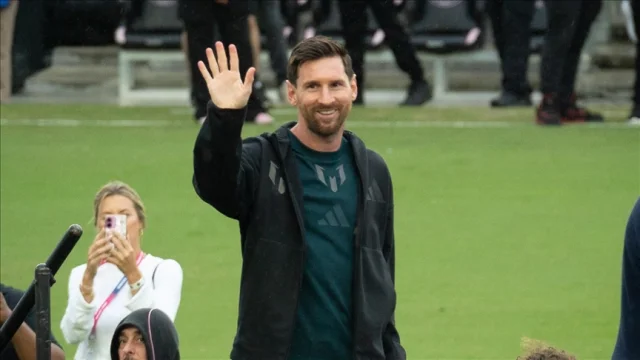 Messi'nin Hindistan turu Batı Bengal'de olaylı başladı