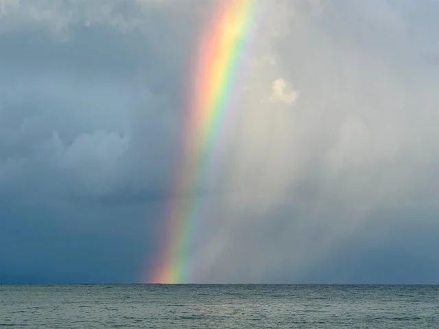 Ordu'da denizin üzerinde gökkuşağı manzarası oluştu