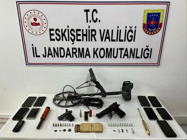 Eskişehir'de izinsiz kazı operasyonunda 10 şüpheli yakalandı