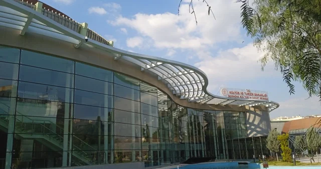 İzmir'de Sanat Dolu Hafta: 15-22 Aralık Kültür Sanat Takvimi Açıklandı