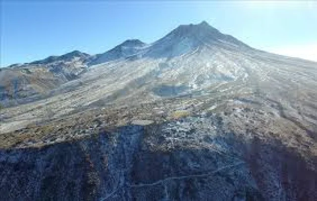 Hasandağı'nda Mahsur Kalan Üniversite Öğrencileri Helikopterle Kurtarıldı