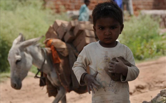 Pakistan'da çocuk felcine karşı 45 milyon çocuğa aşı!