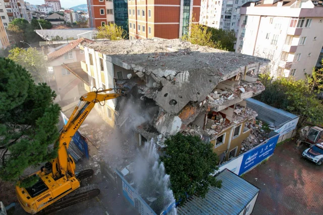 İstanbul'da Kentsel Dönüşüm Hızlanıyor: Maltepe'de Yıkım Başladı