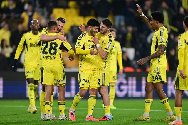 Fenerbahçe Tümosan Konyaspor'u 4-0 Mağlup Etti
