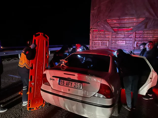 Çorum'da tırla çarpışan otomobilin sürücüsü hayatını kaybetti