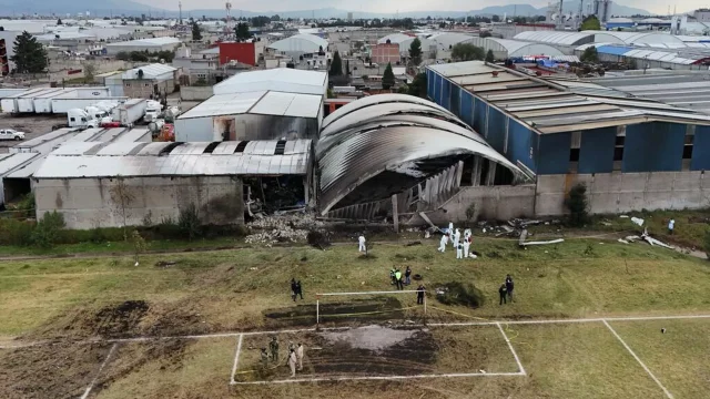 Meksika'da küçük uçağın düşmesi sonucu en az 7 kişi öldü