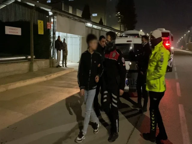 İnegöl'de polisten kaçan ehliyetsiz sürücüye 95 bin lira ceza