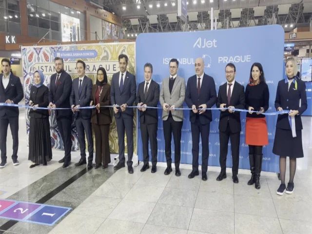 AJet'in İstanbul Prag seferleri başladı, ilk uçuş törenle yapıldı
