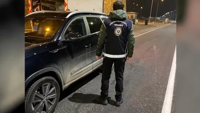 Ülke genelinde göç denetimleri: 55 kaçakçı yakalandı