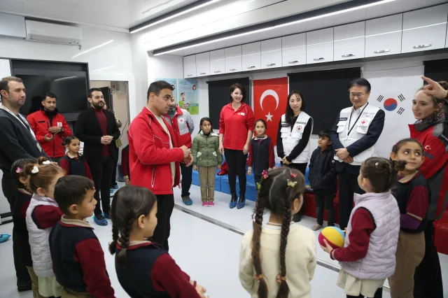 Hatay'da Türk Kızılayı ve Kore Kızılhaçı'ndan depremzede çocuklara etkinlik