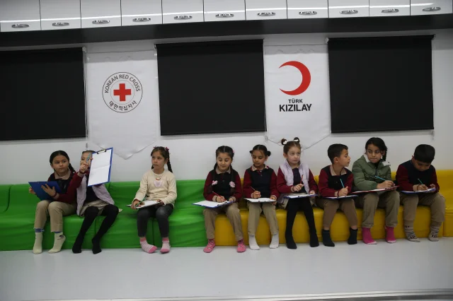 Hatay'da Türk Kızılayı ve Kore Kızılhaçı'ndan depremzede çocuklara etkinlik