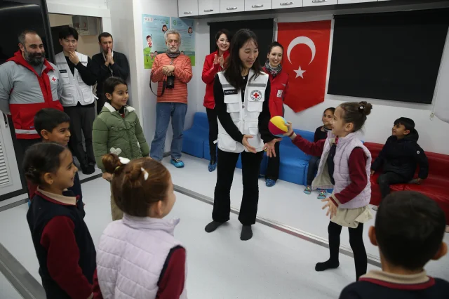 Hatay'da Türk Kızılayı ve Kore Kızılhaçı'ndan depremzede çocuklara etkinlik