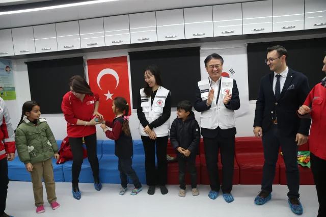 Hatay'da Türk Kızılayı ve Kore Kızılhaçı'ndan depremzede çocuklara etkinlik