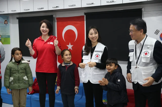 Hatay'da Türk Kızılayı ve Kore Kızılhaçı'ndan depremzede çocuklara etkinlik