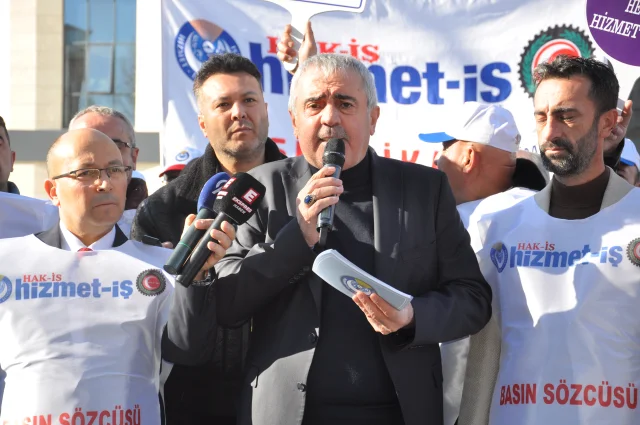 Kütahya'da mobbinge maruz kaldıkları iddia edilen belediye işçileri eylem yaptı