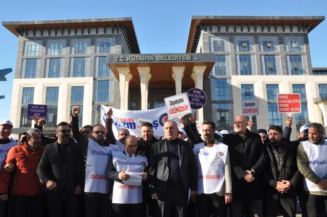 Kütahya'da mobbinge maruz kaldıkları iddia edilen belediye işçileri eylem yaptı