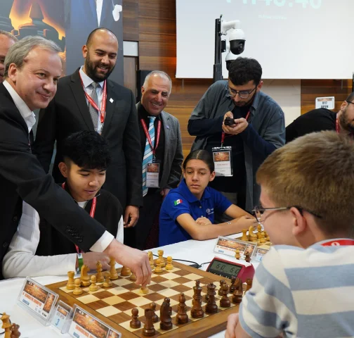 Dünya 9-17 Yaş Altı Hızlı ve Yıldırım Satranç Şampiyonası Antalya'da başladı