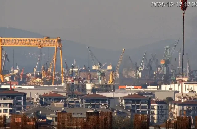 Tuzla'da tersanede gemide yangın!