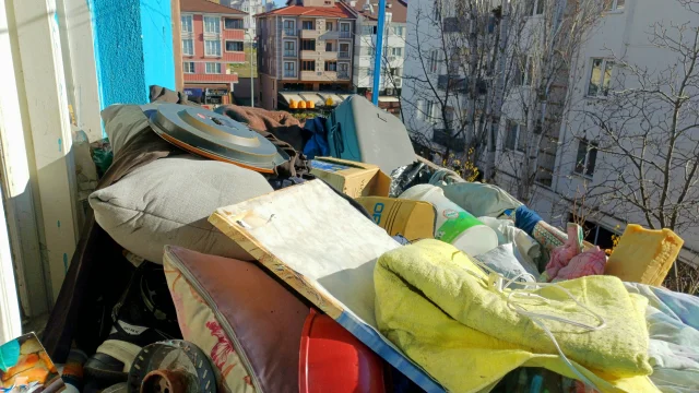 Karabük'te Bir Evden 10 Kamyon Dolusu Çöp Çıkarıldı