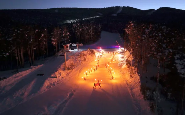 Sarıkamış Kayak Merkezi Meşaleli Gösteriyle Sezonu Açtı