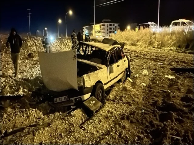 Kütahya'da trafik kazası: Otomobil tarlaya savruldu