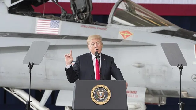 Trump, ABD'nin 2028'e kadar Ay'a yeniden gitmesini öngören kararnameyi imzaladı!