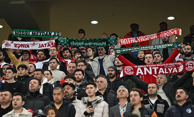 Kocaelispor Evinde Antalyaspor'u 2-1 Mağlup Etti: Dostluk Kazandı!