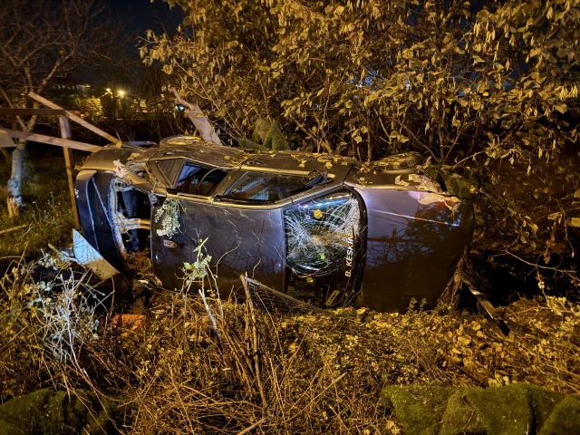 Sakarya'da hafif ticari araç ile otomobilin çarpıştığı kazada 4 kişi yaralandı