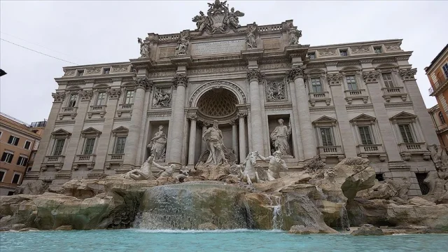 Roma'da Trevi Çeşmesi için giriş ücreti dönemi başlıyor