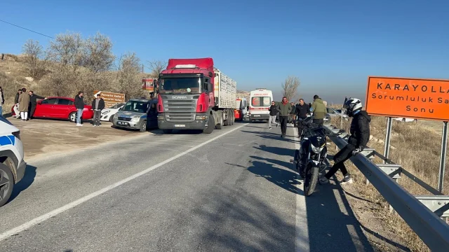 Nevşehir'de Yolcu Minibüs ile Otomobil Çarpıştı