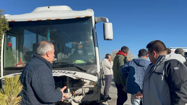 Nevşehir'de Yolcu Minibüs ile Otomobil Çarpıştı