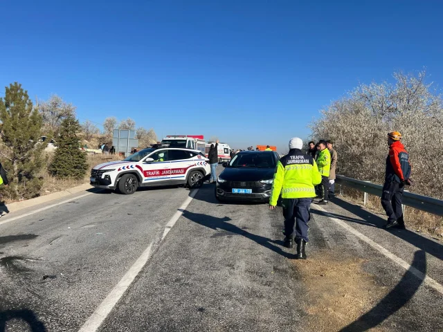 Nevşehir'de Yolcu Minibüs ile Otomobil Çarpıştı