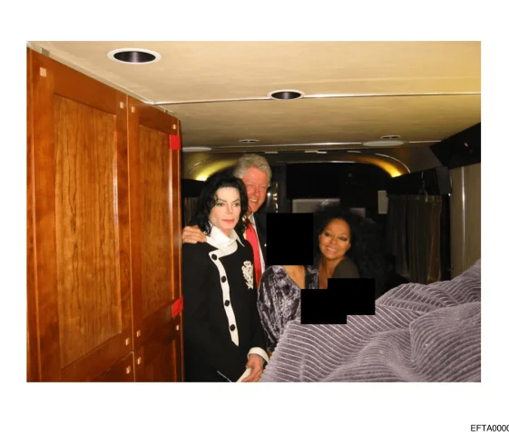 Epstein skandalı derinleşiyor: Clinton'ın da yer aldığı fotoğraflar yayımlandı