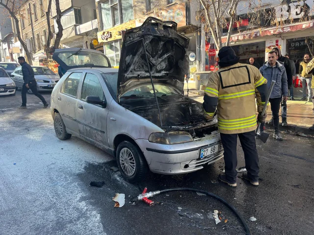 Kars'ta Seyir Halindeki Otomobil Alev Aldı