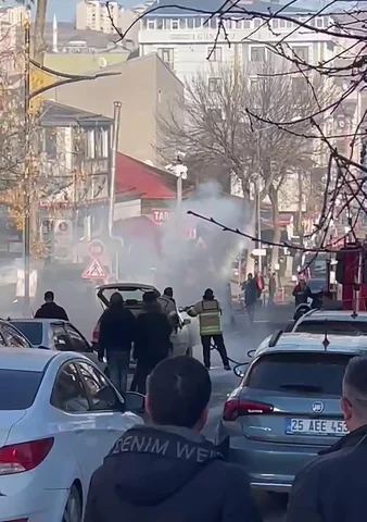 Kars'ta Seyir Halindeki Otomobil Alev Aldı