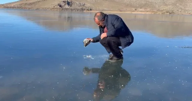 Çıldır Gölü'nde Buz Tuttu, Balıkçılar Av İçin Gün Sayıyor