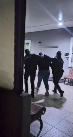 Kuyumculara Sahte Altın Sattı, Kameralara Yakalandı